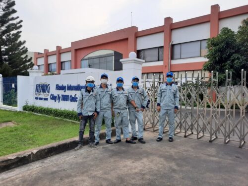 (Đội Kỹ thuật viên Cty Môi trường Cửu Long chuẩn bị vào Công trình của Cty Fleming tại KCN Amata)